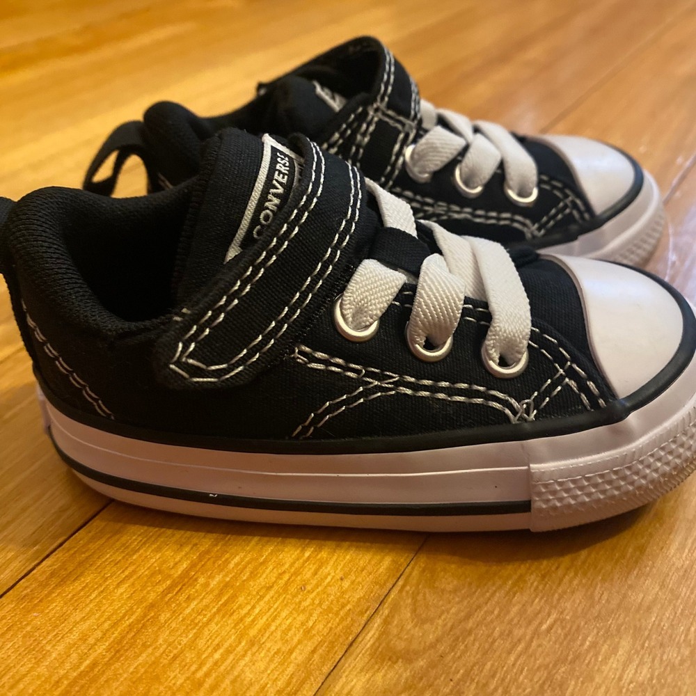Kids Converse All Star Chuck‎ Taylor Black White Hook & Loop Strap Shoes Size 4 - Picture 4 of 6